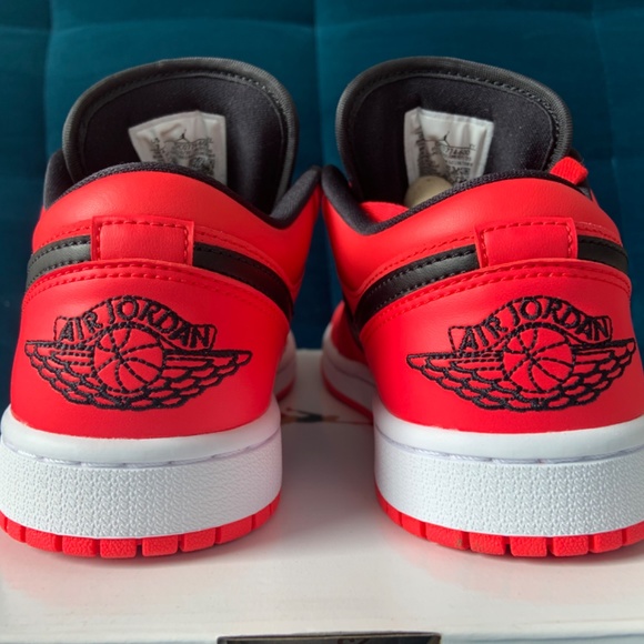 PRE-OWNED ♦️♠️ Jordan 1 Low Siren Red - 7W - Picture 7 of 7